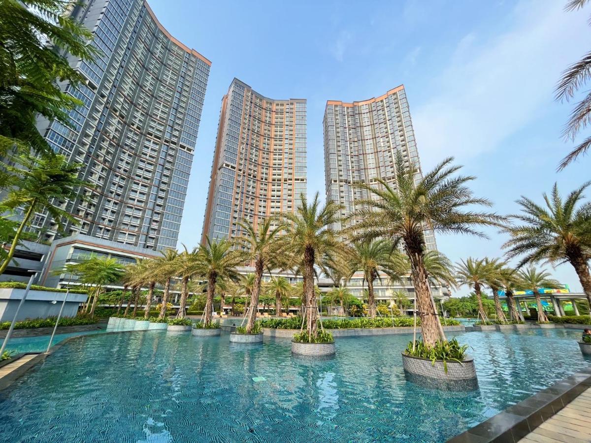 Apartemen Gold Coast Sea View By Rentrooms *