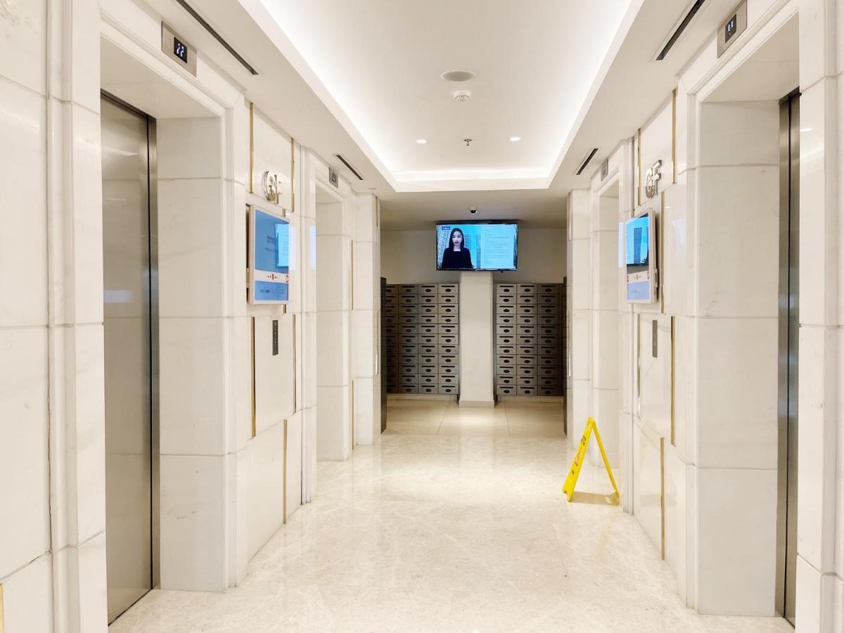 Gold Coast Sea View By Rentrooms Apartemen Jakarta