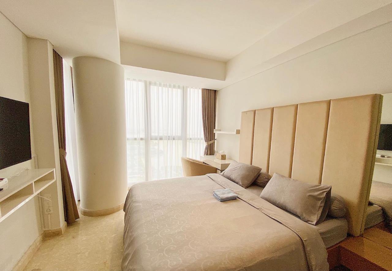 Apartemen Gold Coast Sea View By Rentrooms *