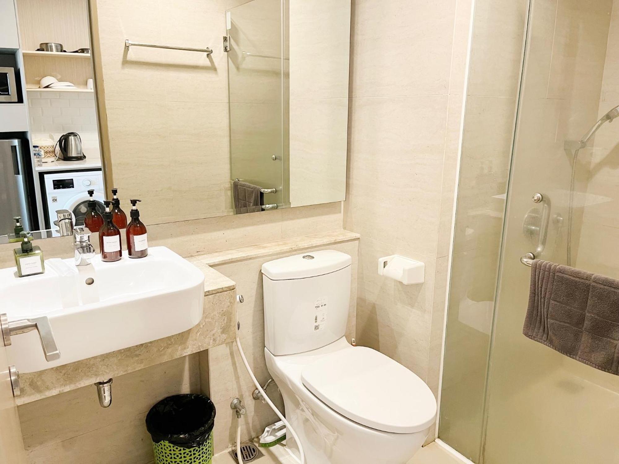 Apartemen Gold Coast Sea View By Rentrooms