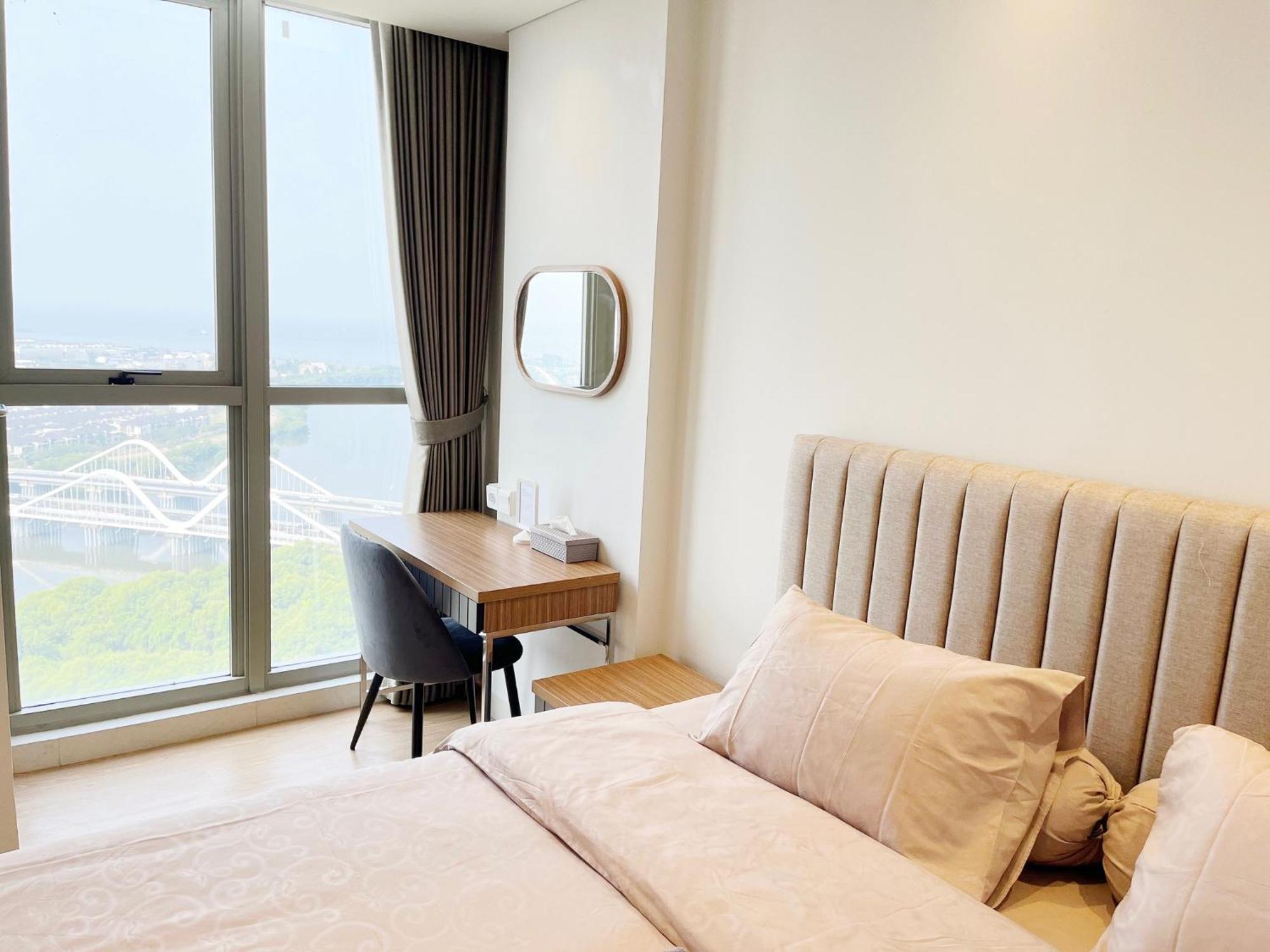 Apartemen Gold Coast Sea View By Rentrooms *